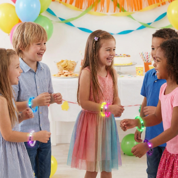 Preview: LED Leuchtarmband-Set: 12 Stück (6 Farben) - Vielseitiges Glowstick-Armband für Kinderpartys, Geburtstage, Fasching, Halloween & mehr - Perfektes Geschenk!